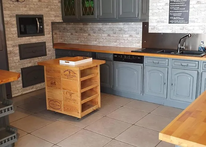 4 Sur La Cave Apartment *